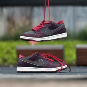 Nike SB Dunk Low - Riot Skateshop