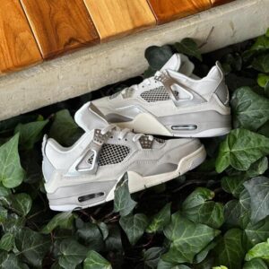 Jordan Air Retro 4 - Frozen Moments